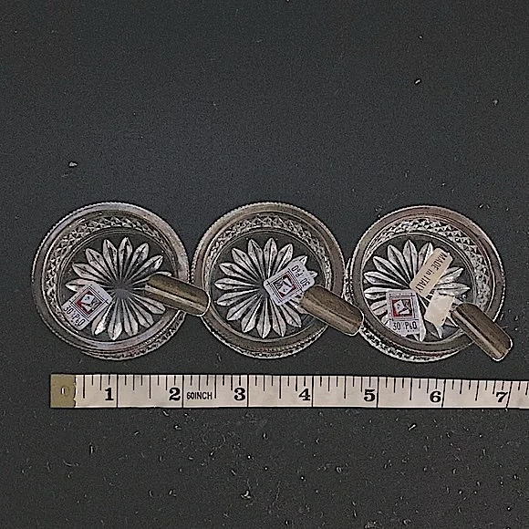 Antique French style crystal ashtray set (3) with hand (cigarette holder) & trim - Picture 6 of 15